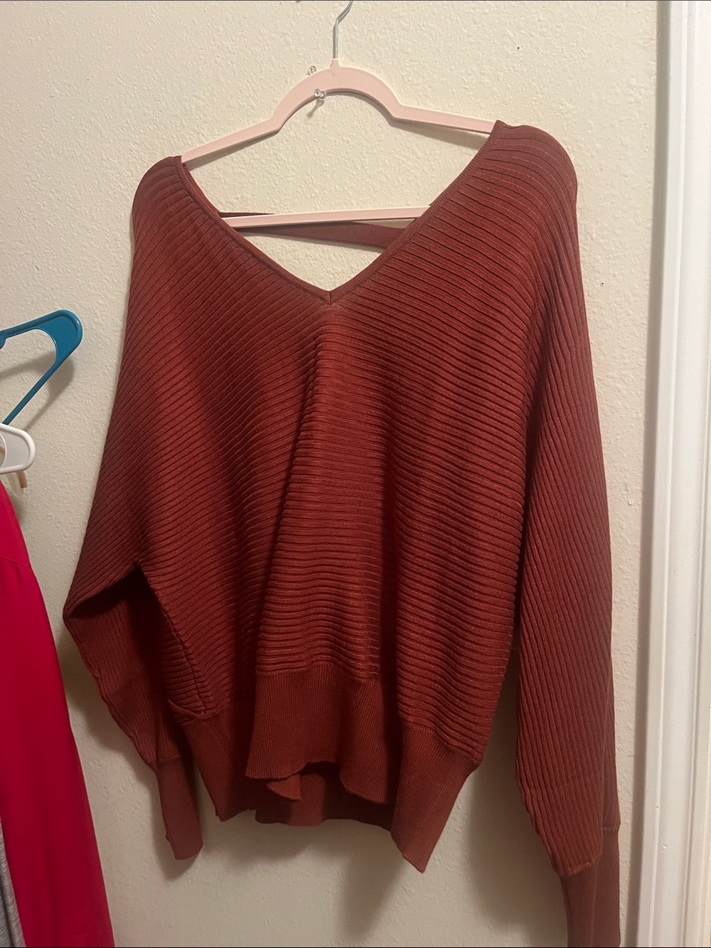 Women's V-Neck Ribbed Pullover Sweater - Rust